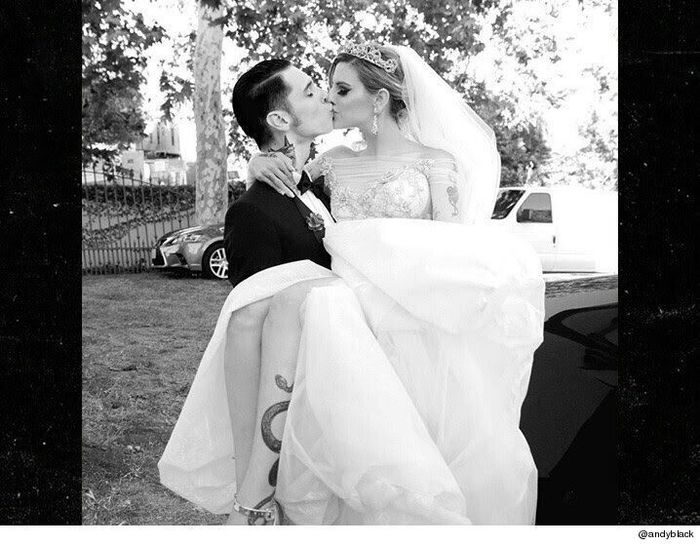 Boda de andy biersack 💜 - 7