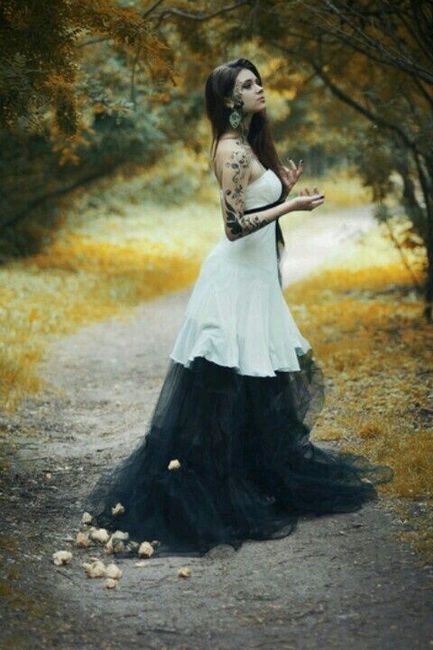  Vestidos de novia con aires goticos 💚 - 3