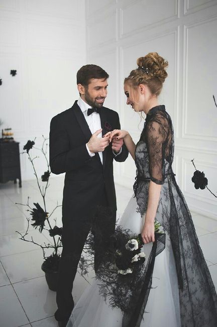  Vestidos de novia con aires goticos 💚 - 8