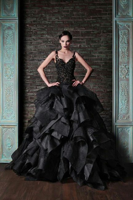  Vestidos de novia con aires goticos 💚 - 14