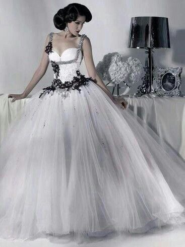 Vestidos de novia con aires goticos 💚 - 18