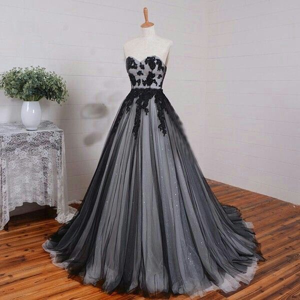  Vestidos de novia con aires goticos 💚 - 19
