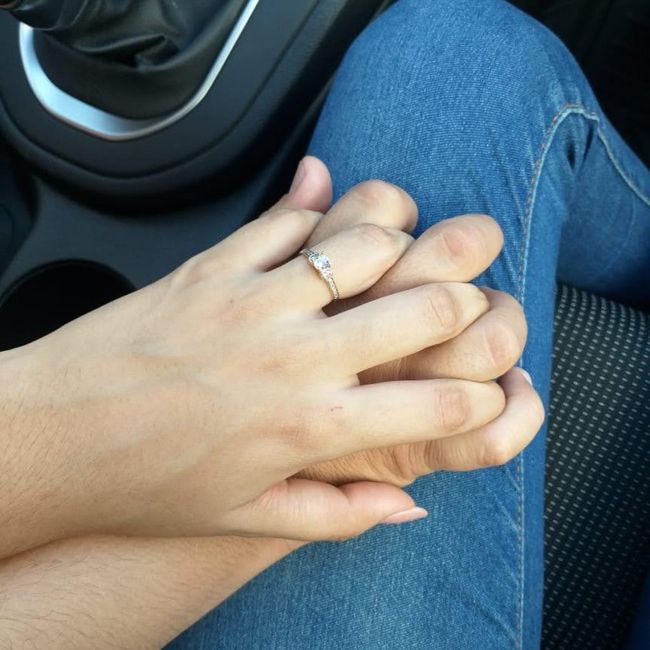 📸 Publica una foto mostrando su anillo de compromiso o alianza de boda 24