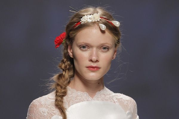 trenzas, claveles y perlas