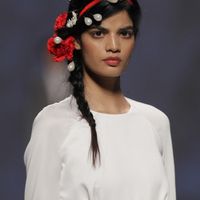 trenzas, claveles y perlas