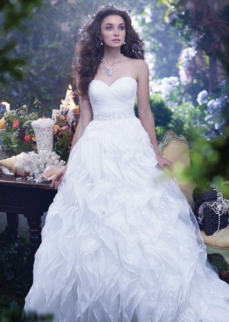 Qué princesa Disney eres según tu vestido de novia? 1