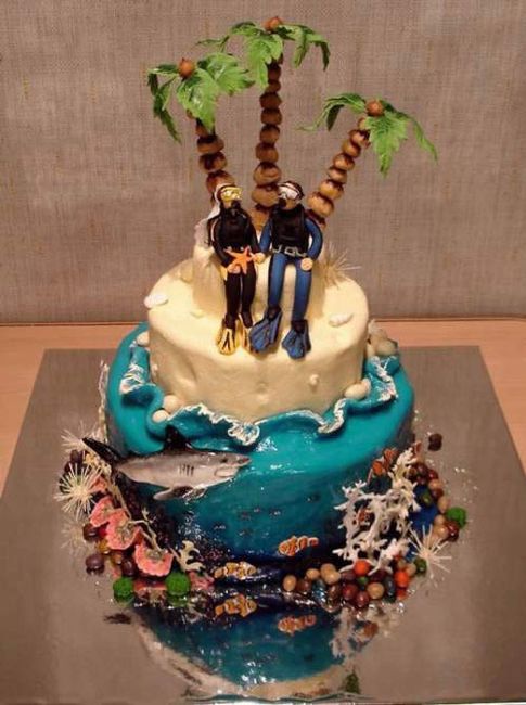 6) Me parece que los novios son amantes del buceo. Ese pastel es una obra de arte…, ¿no crees?