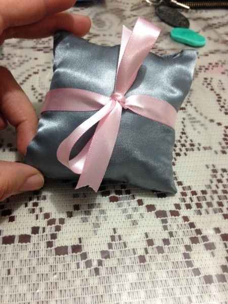 Para los alfileres para el baile del billete