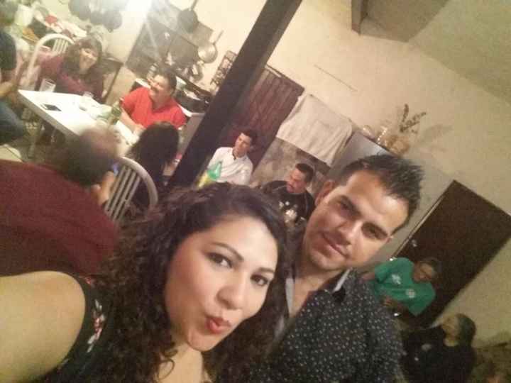 Los novios y atrás toda la familia 
