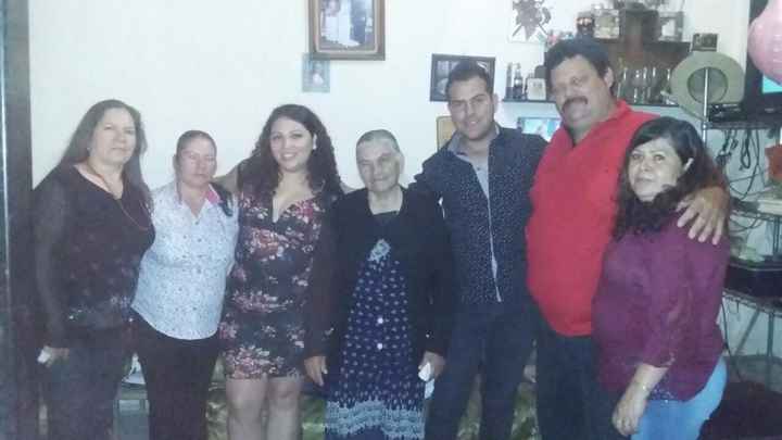 De izquierda a derecha, mi suegra, la hermana de mi suegra, yo la mama de mi suegra mi FM mi papa y 