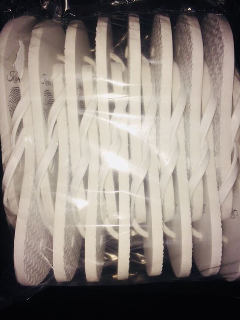 y que mi proveedor me manda unas sandalias  gratis! - 1