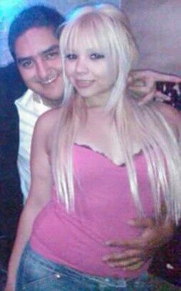 Su primera foto al ser novios - 1