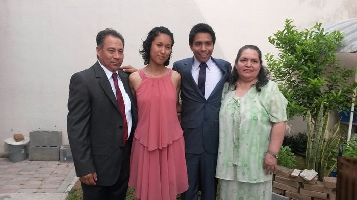 con sus papás