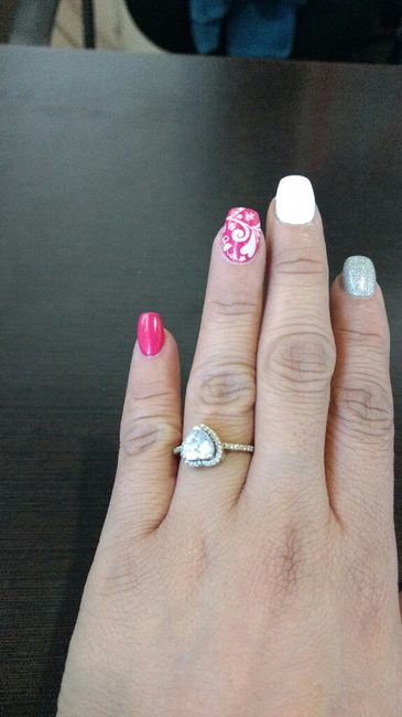 Presume tu anillo con un hermoso manicure - 1