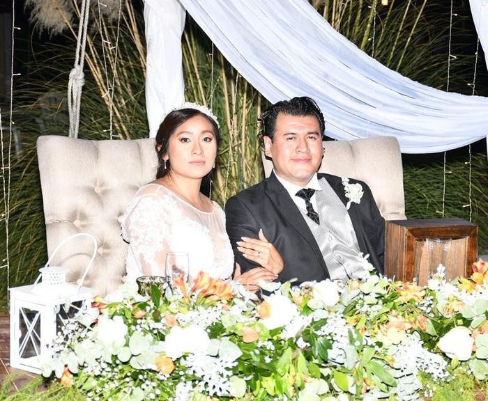 6 ideas de decoración con flores blancas para la mesa de novios ¡Descúbrelas!👇 13