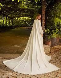 Que recomiendan usar arriba del vestido ya que mi boda será en enero por lo cual siempre hace frio ? 3