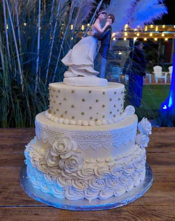 INSPIRACIÓN: Pasteles de boda blancos con dorado 🎂 - 1