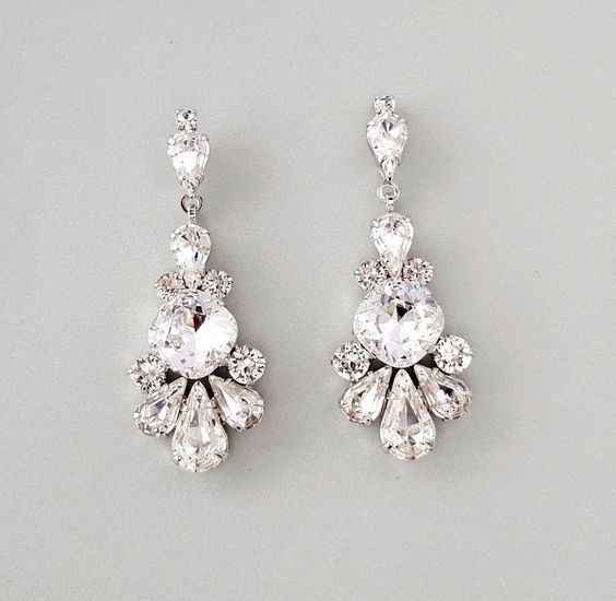 Estos aretes en primera opcion: