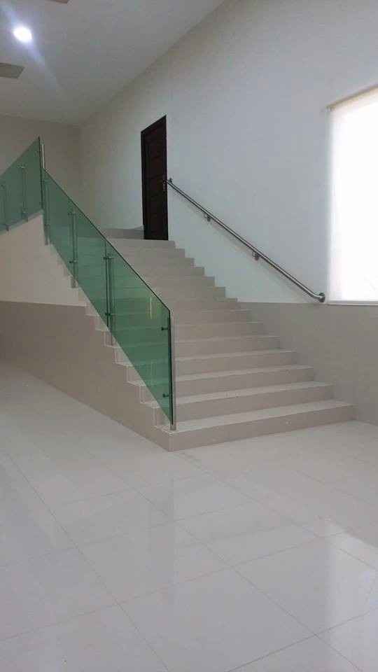 Las escaleras por donde bajaremos mi FM y yo 