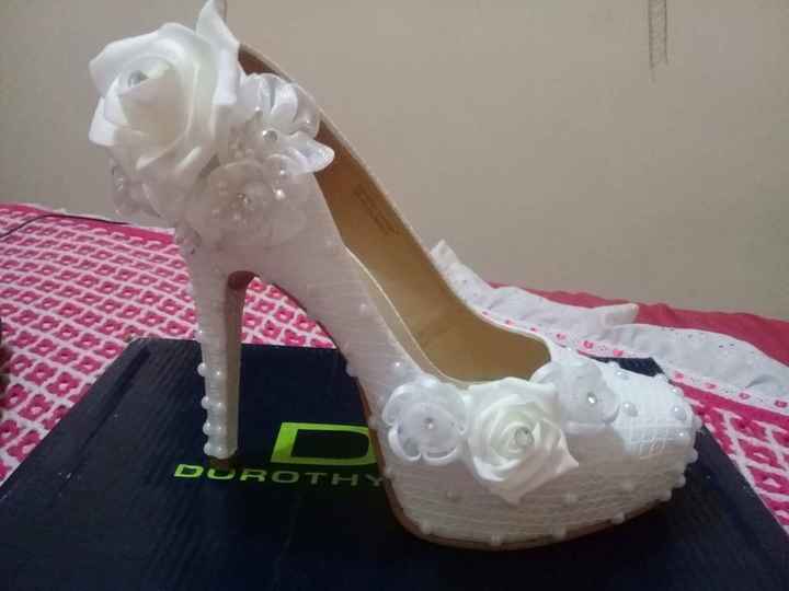 zapatos blancos decorados