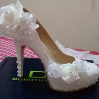 zapatos blancos decorados