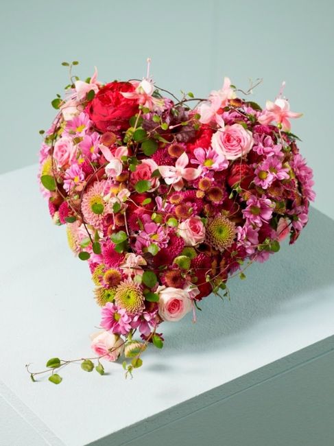arreglo corazón de flores 