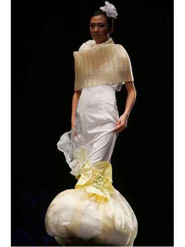 vestido horrible!!!