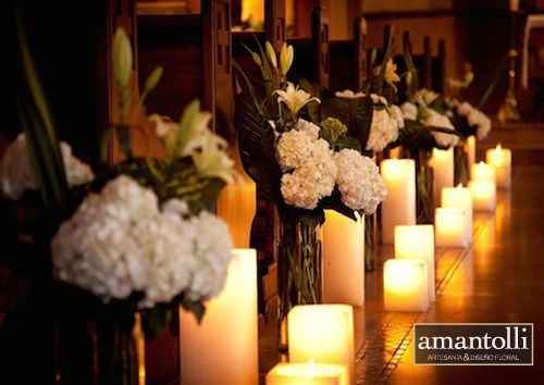 deco iglesia con flores y velas