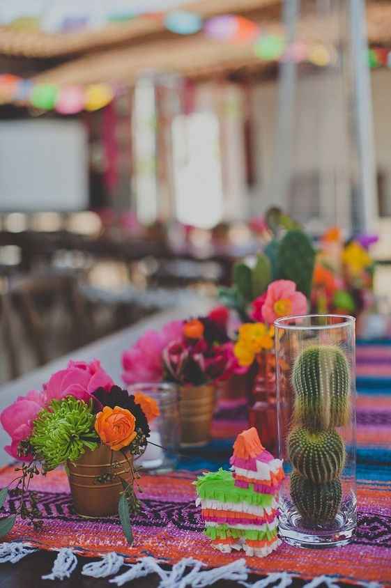 decoración colorida boda mexicana