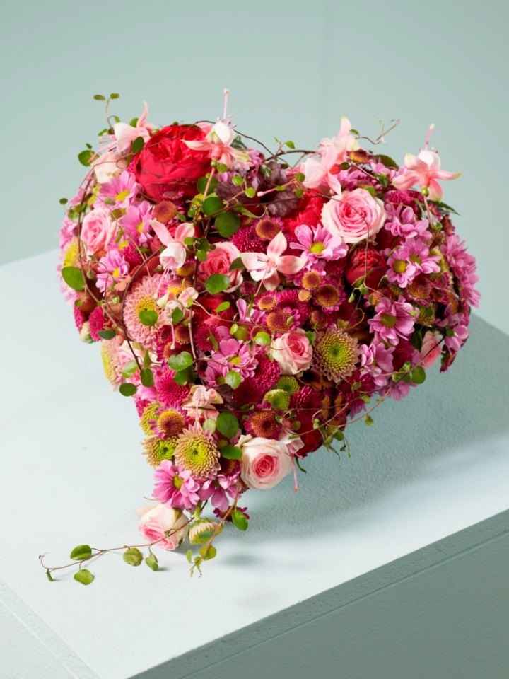 arreglo corazón de flores 