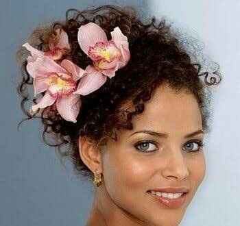 Peinados para novia, cabello rizado - 14