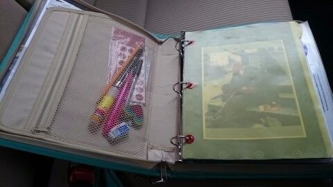 Espacio para lapices, plumas, pos it, etc