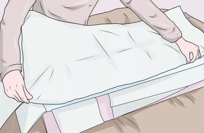 Envuelve el vestido una vez más completamente con la muselina de algodón