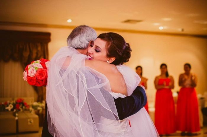 con mi papy que al final si bailo conmigo 