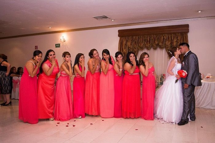salon con damas
