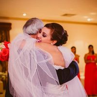 con mi papy que al final si bailo conmigo 