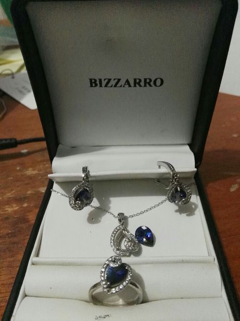  Mi algo azul y mi algo viejo. - 1