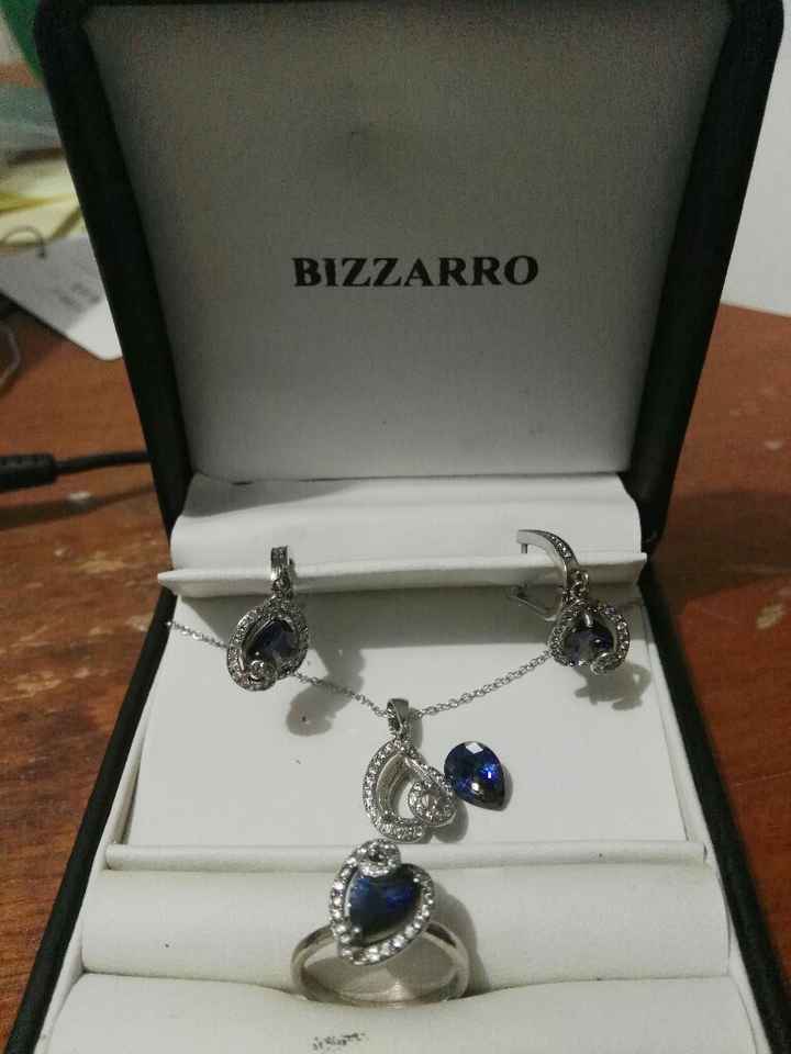  Mi algo azul y mi algo viejo. - 1