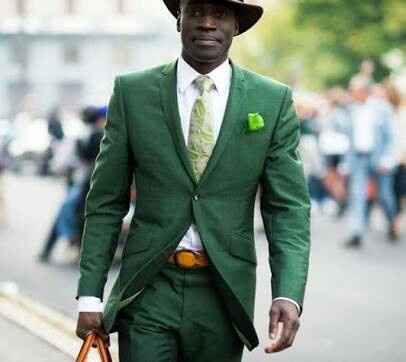  Novios en traje verde 💚 - 4