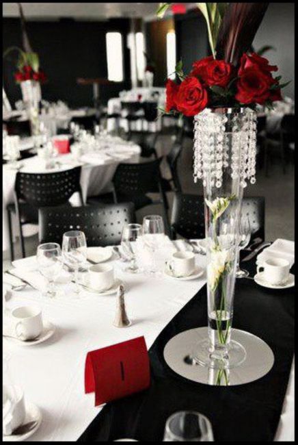 Boda blanco y negro con rosas rojas. ¿creepy, elegante o simplemente no? 4