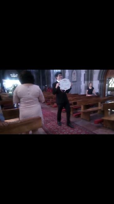 ¿puede alguien siendo adulta llevar el letrero que anuncia a la novia? - 1