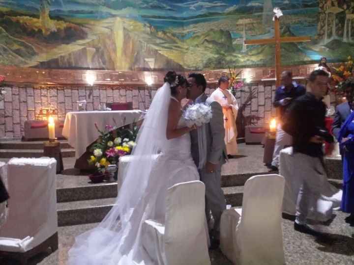 primer beso de esposos :)