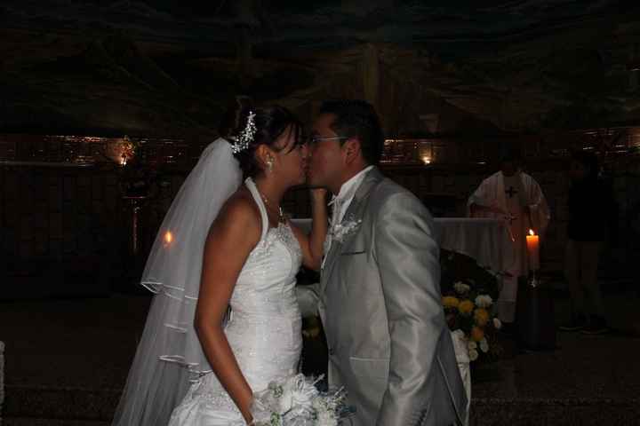 el primer beso de esposos