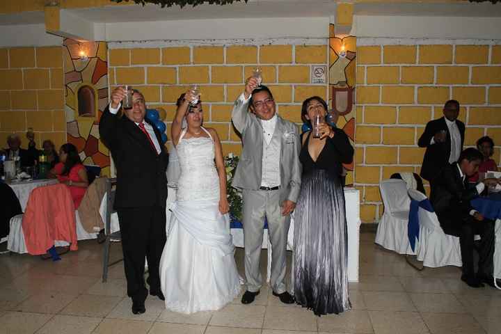 brindando con nuestros padrinos de velación 