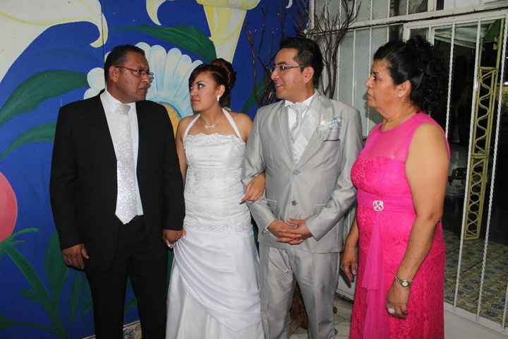 mis papás diciéndonos unas palabras y su bendición