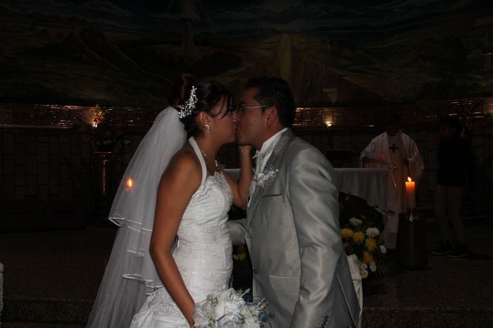 el primer beso de esposos