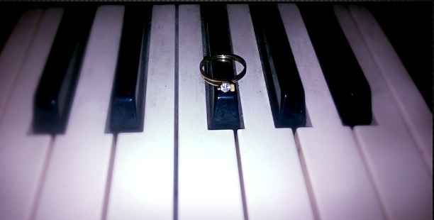 Algunas ideas para  tomarte  una selfie con tu anillo de  compromiso!! - 4