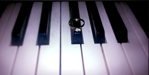 Algunas ideas para  tomarte  una selfie con tu anillo de  compromiso!! - 4