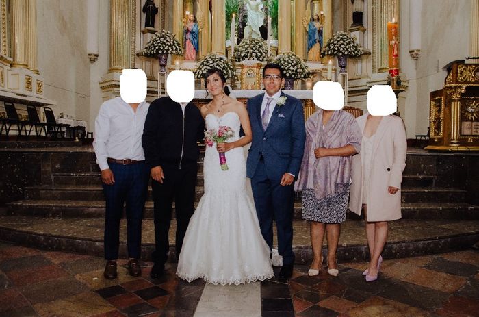 No solo el vestido, también el abrigo beige... lo peor es que tenía 2 meses que había sido su boda..