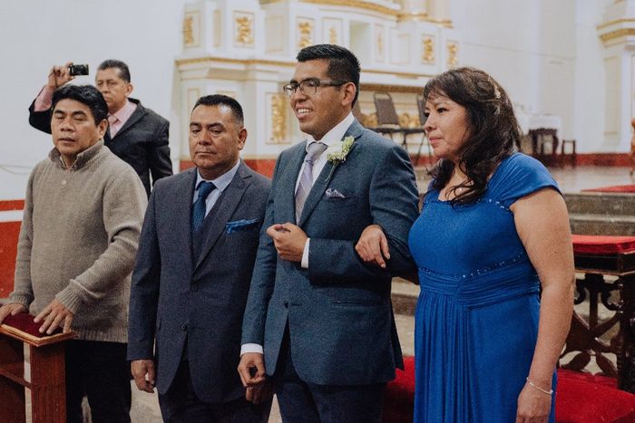 esperando en el altar